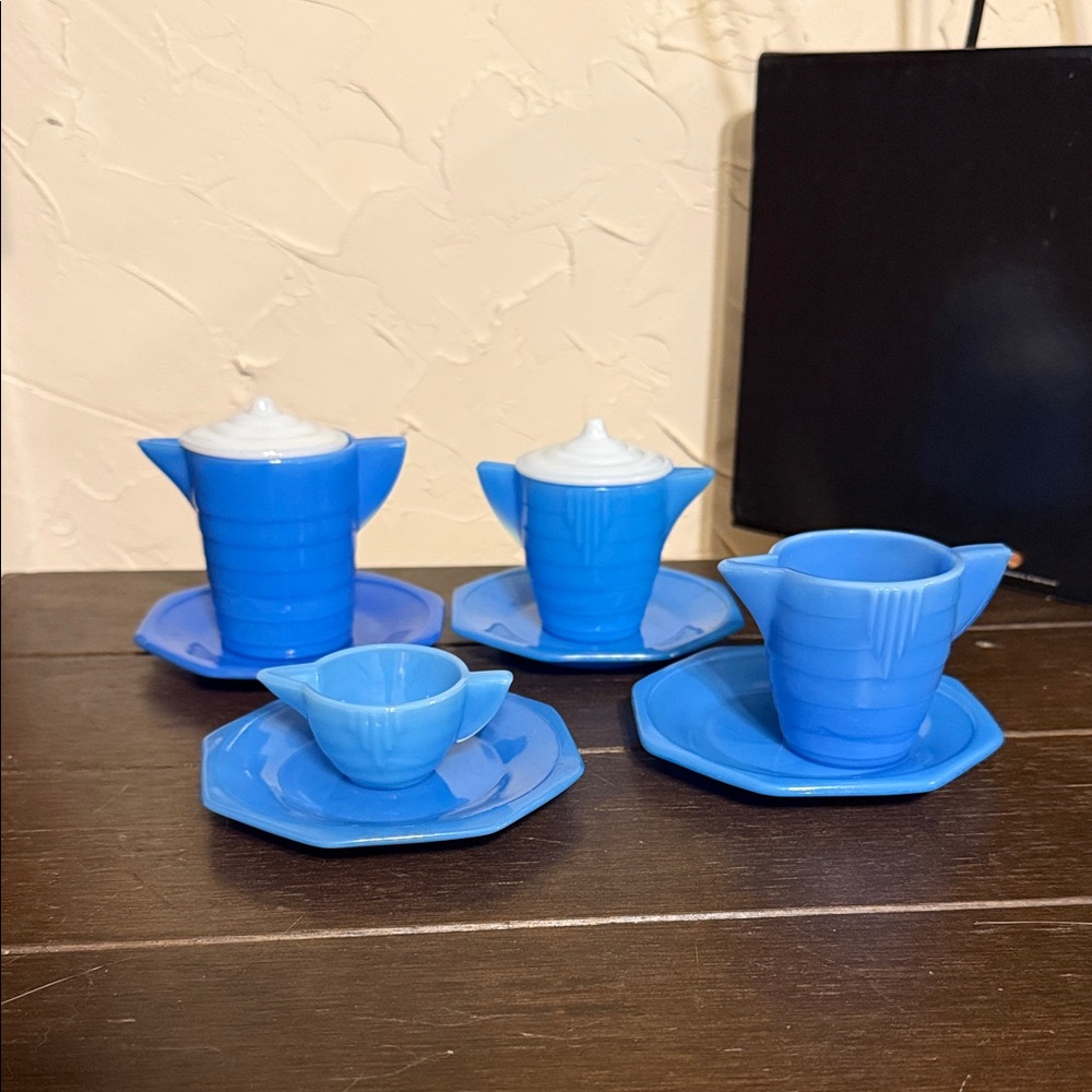 Vintage AKRO AGATE Ribbed Childes Set 8pc Plates Cup Pitchers Lid BLUE WHITE